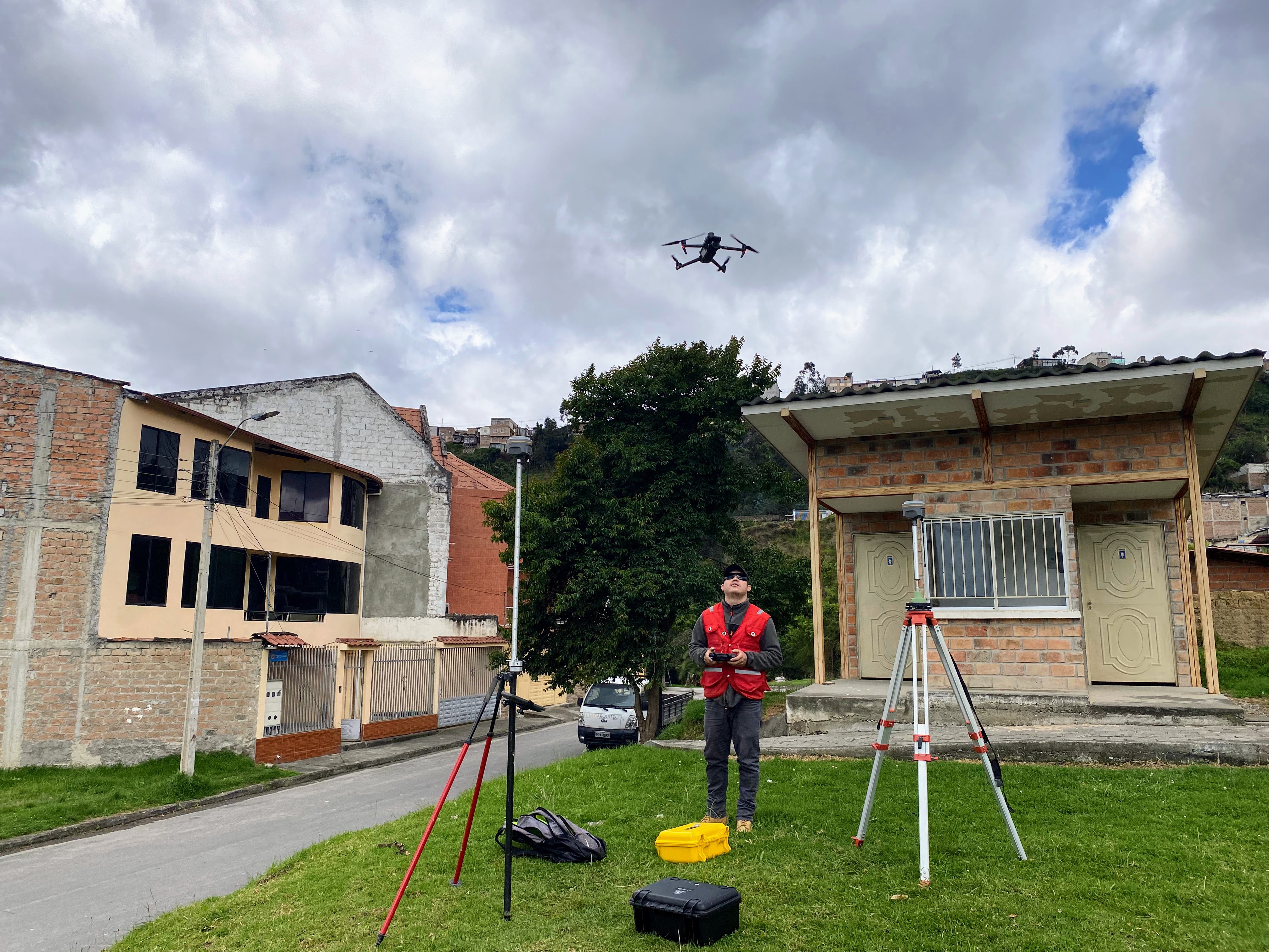 Levantamiento cartográfico con dron y equipos GNSS